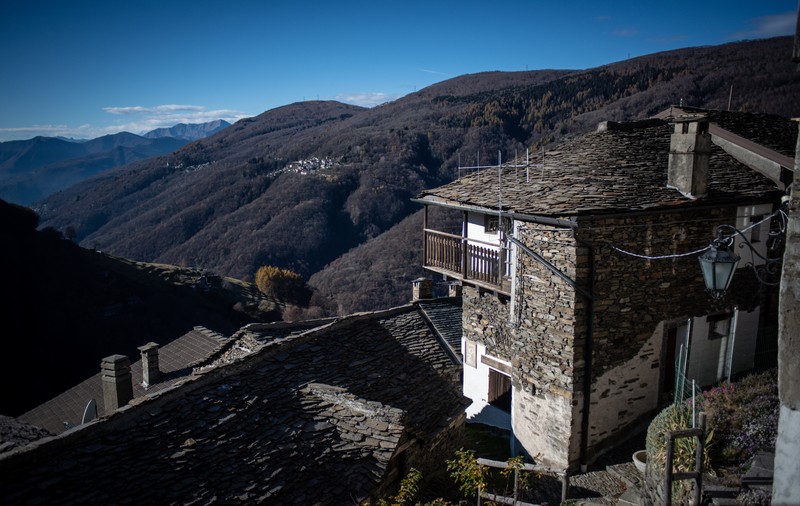 Un sat italian a cerut să se mute în Elveția, după ce autoritățile au desființat telecabina