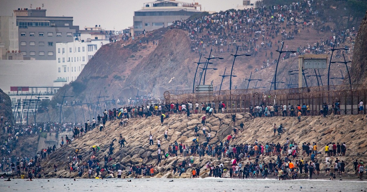 60.000 de imigranți au luat cu asalt Ceuta, dar aproape toți au fost returnați în Maroc Foto: Profimedia
