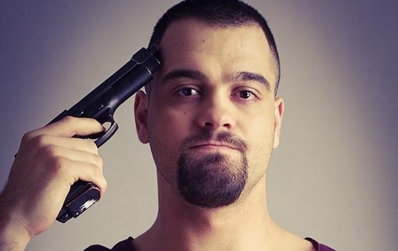 VIDEO/ George Piștereanu, antrenamente dure pentru roluri. A tras cu arma, a aruncat cu cuțitul și-a intrat în lumea proxeneților