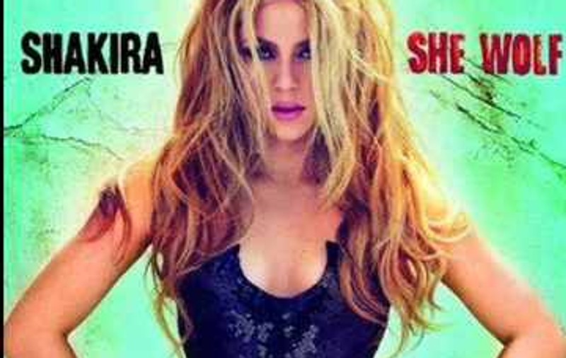 Shakira cânta ca o capră