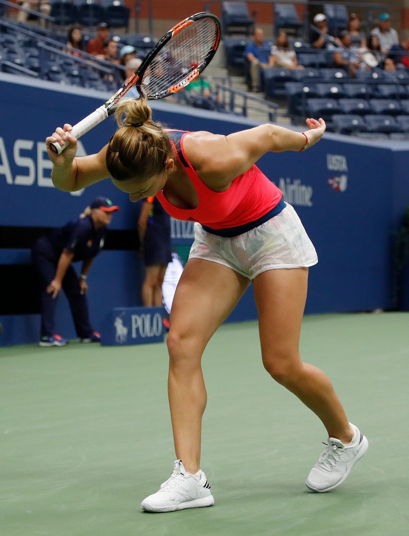 Simona Halep a avut un moment de nervozitate în timpul primului set. (FOTO: EPA)