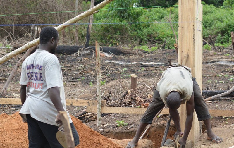 Un african doctorand la Cluj vrea să strângă 500.000 de dolari şi să construiască o școală în satul său natal din Liberia