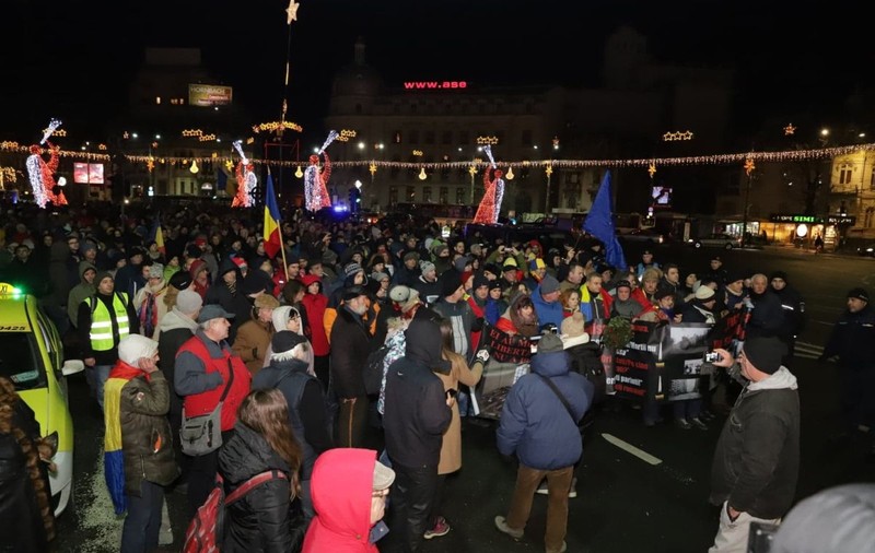 VIDEO & FOTO / Miting în București, la 29 de ani de la Revoluție. Mii de persoane au mărșăluit în memoria eroilor din 1989