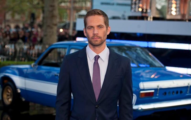 ŞOCANT! Vezi o filmare cu maşina în FLĂCĂRI, unde şi-a găsit sfârşitul Paul Walker, actorul principal din Fast and Furious | VIDEO
