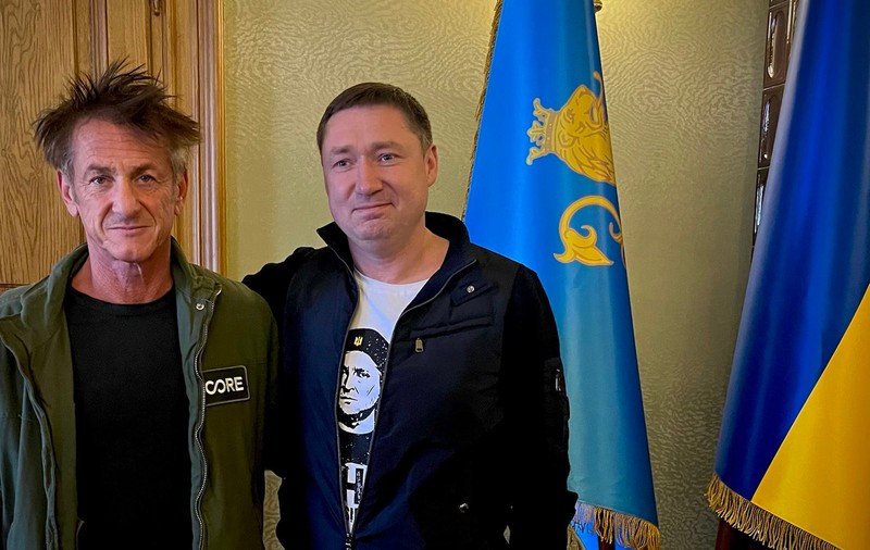 Sean Penn s-a întors în Ucraina. Actorul ajută cu programe umanitare refugiaţii