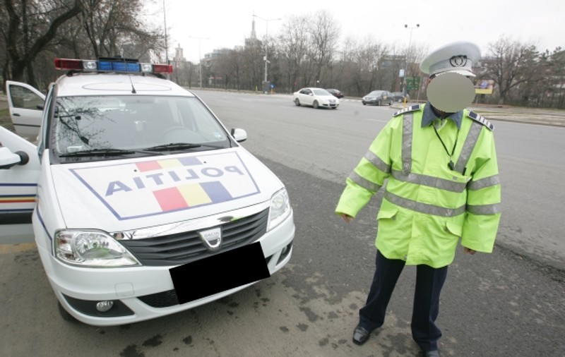 3 bărbaţi fără permis de conducere se plimbau cu maşina prin Bucureşti