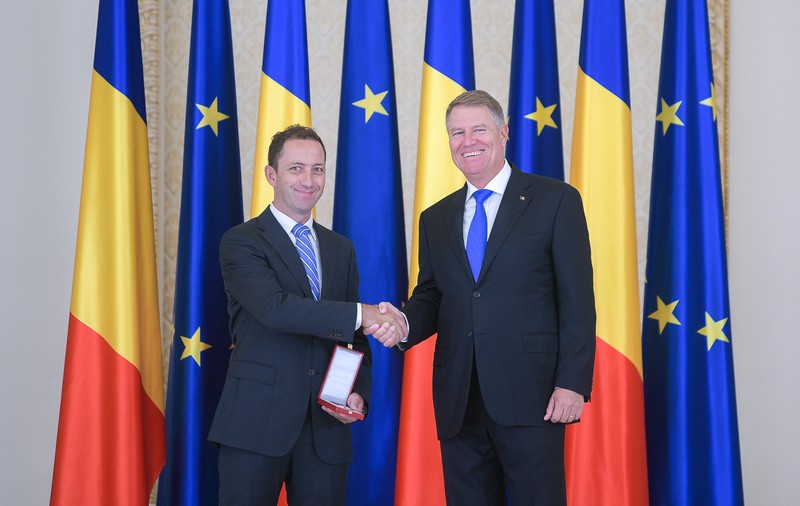 Horia Colibăşanu, decorat de preşedintele Klaus Iohannis. Alpinistul a povestit că a primit un email, când era pe Everest, de la şeful statului
