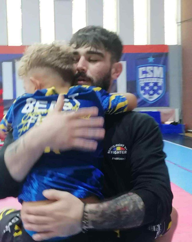 Alexandru Codiță, tânărul care a adus sportul și educația în școlile din Vâlcea. De la campania antiviolență la Caravana Nutriției: „Sportul este o necesitate, nu un moft”