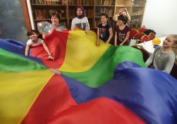 Zâmbetele copiilor care au reușit să scape din infernul ucrainean