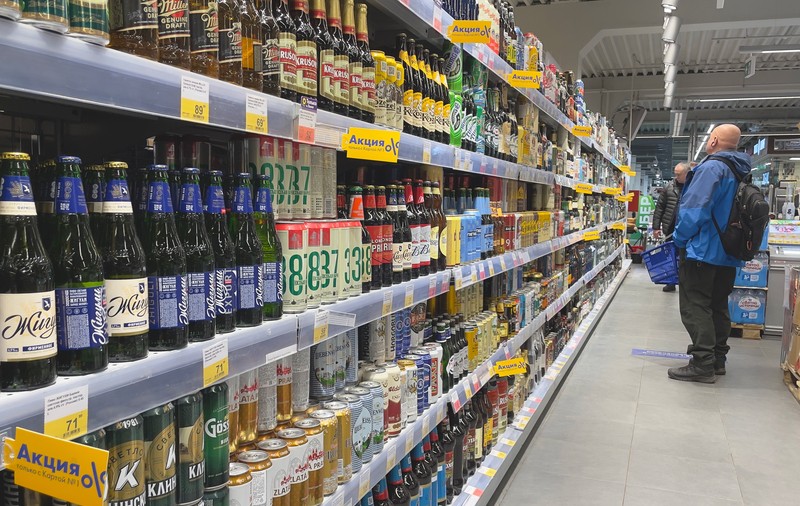 Ministerul Sănătății din Rusia vrea să interzică vânzarea de alcool între 8 seara și 11 dimineața. Crește și vârsta tinerilor care îl pot cumpăra