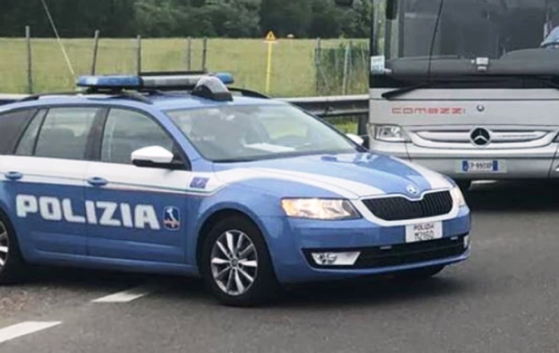 Un român a rupt bariera de la o autostradă în Italia și a refuzat să se supună testului de alcoolemie