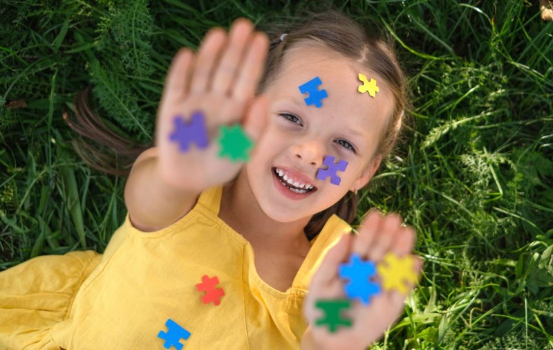 Un medicament folosit în cancer ar putea ajuta copiii cu autism. Ce arată primele studii