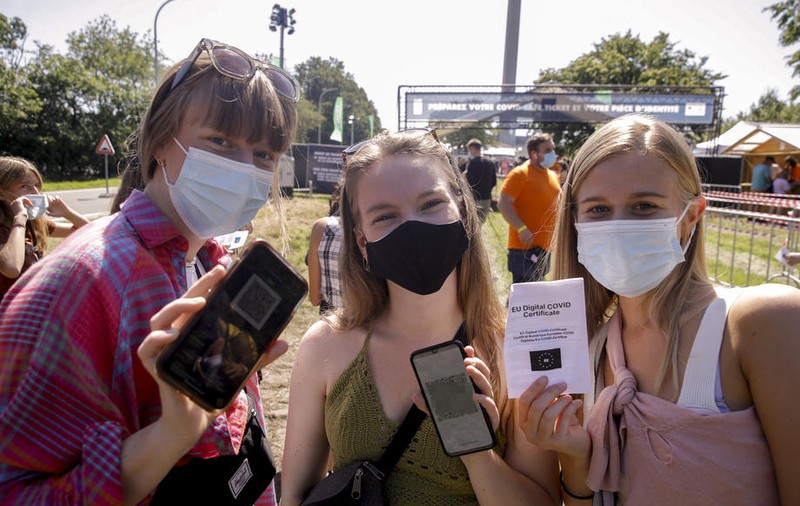 Ce state europene folosesc certificatul COVID în plan intern și care au renunțat la el