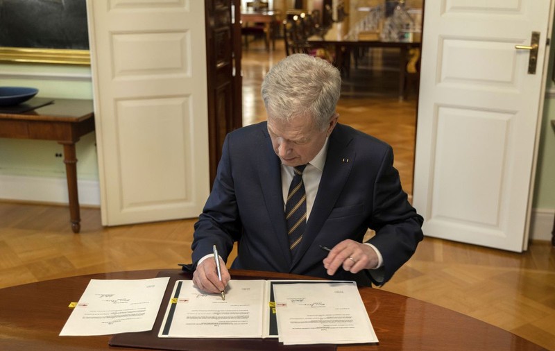 Legea privind aderarea Finlandei la NATO a fost semnată de președintele Sauli Niinisto. Reacția Rusiei