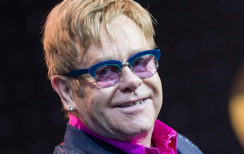 Elton John, cea mai generoasă vedetă din Marea Britanie