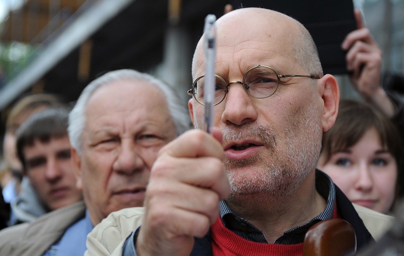 Scriitorul rus Boris Akunin, care a spus că Putin este „un dictator psihopat", plasat pe lista „extremiștilor": „Teroriştii m-au declarat terorist"