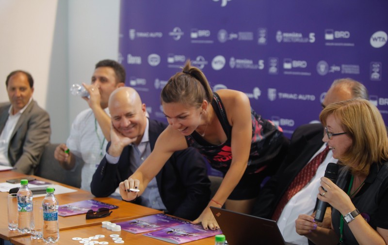 Openul de tenis al României. Halep și-a aflat adversara din primul tur al turneului de la București. ”Simo” dă iarăși în mintea copiilor! GALERIE FOTO & TABLOUL DE CONCURS