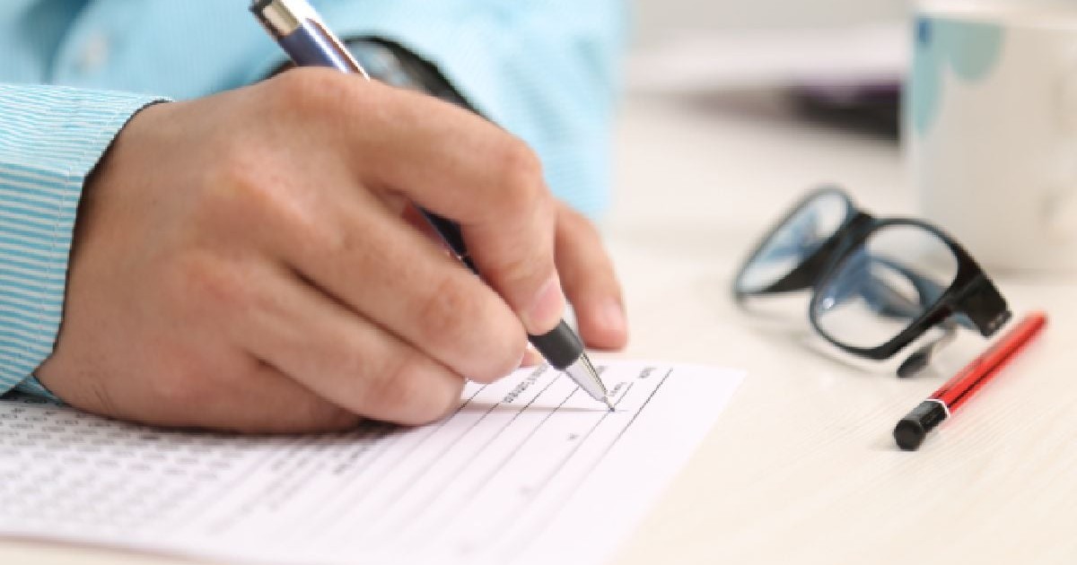 Om care semneaza un document