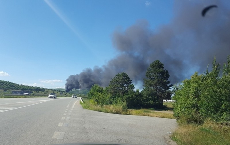 Incendiu puternic la un depozit de frigidere din Cluj