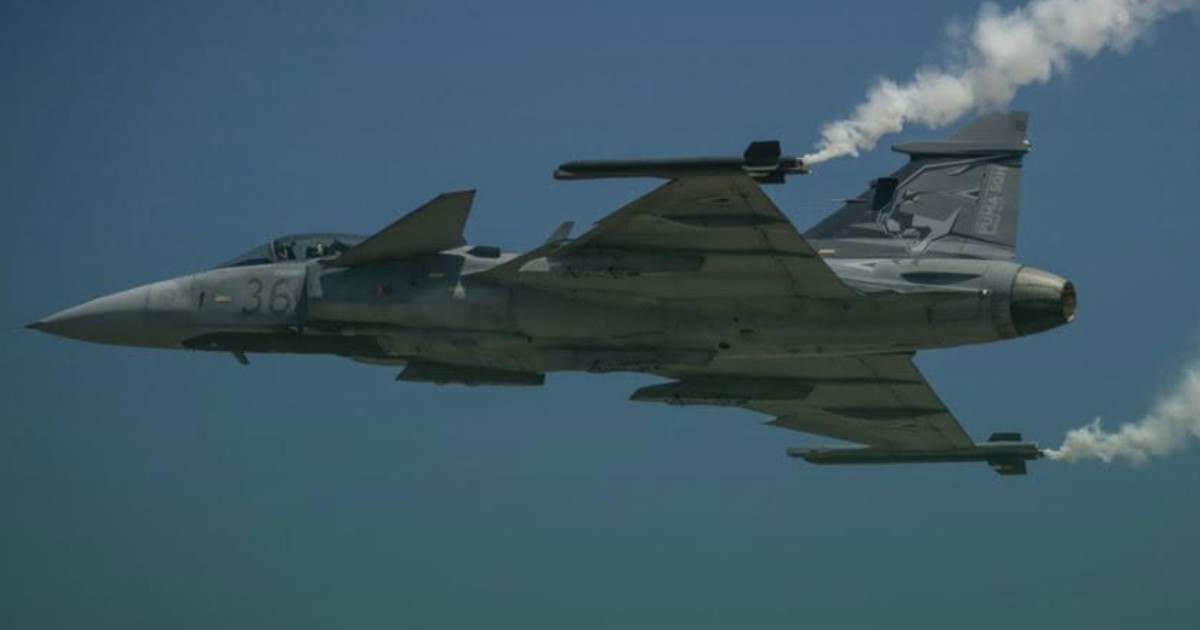 Un avion NATO în timpul zborului