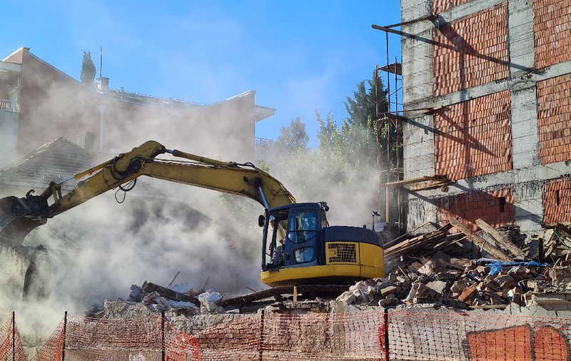 O femeie din Iași și-a extins locuința fără autorizație, iar acum este obligată să demoleze ce a construit