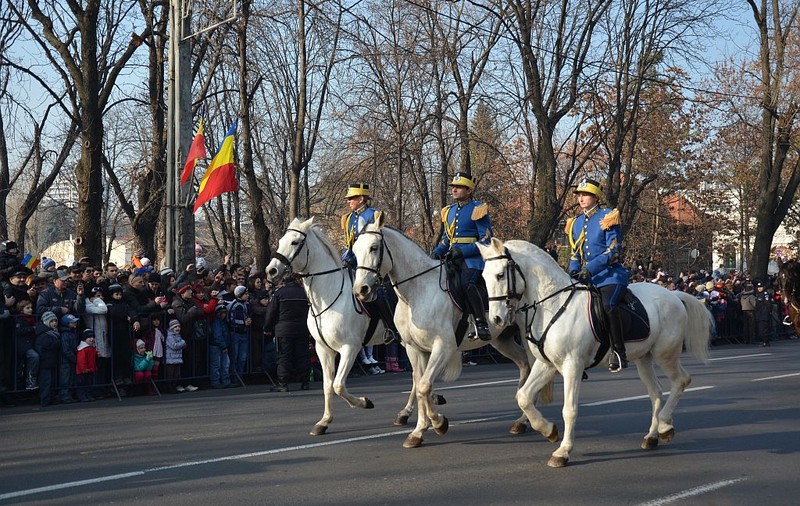 FOTO & VIDEO | Detaşamentul de Cavalerie şi Muzica Militară Reprezentativă a Jandarmeriei Române, la funeraliile Regelui Mihai