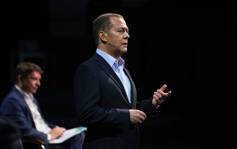 Dmitri Medvedev insistă că Ucraina trebuie să dispară şi să fie împărțită. Negocierile de pace, respinse atât timp cât „clovnul Zelenski e la putere"