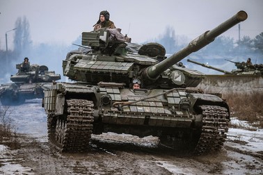 Soldați ucraineni în prima linie în Donbas. Foto: Profimedia