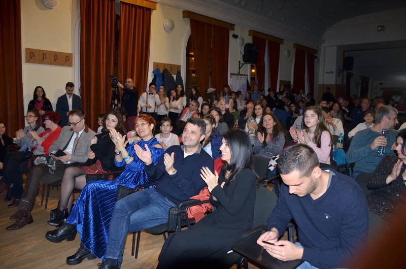 Daniel Florea și Lavinia Șandru la evenimentul ”Dor de Eminescu” din ianuarie 2018, ținut la Colegiul Național „Gheorghe Lazăr”. Foto: Facebook / Asociația Pro Familia