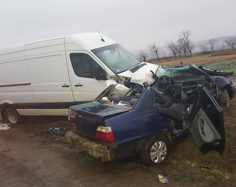 Rămas fără permis și fără dovadă, un vitezoman teribilist nu s-a lăsat și a provocat un accident