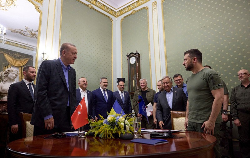 Kremlinul spune că va „urmări îndeaproape” discuțiile dintre Zelenski și Erdogan și salută rolul de mediator al liderului turc