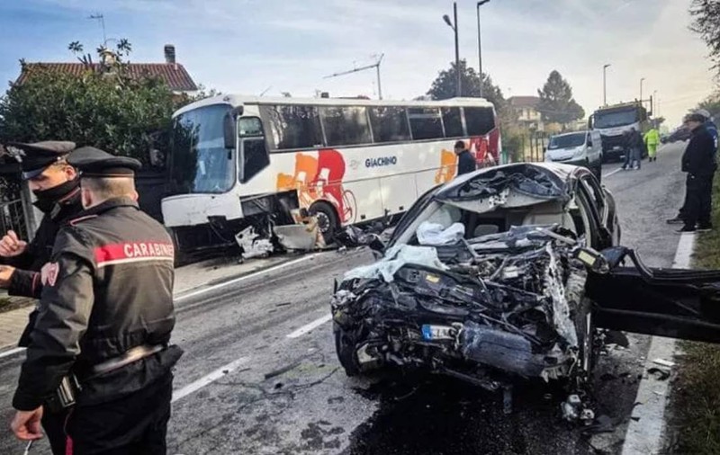Un șofer român a murit în Italia, după ce a intrat cu BMW-ul într-un autobuz cu 50 de elevi. Bărbatul se întorcea de la muncă
