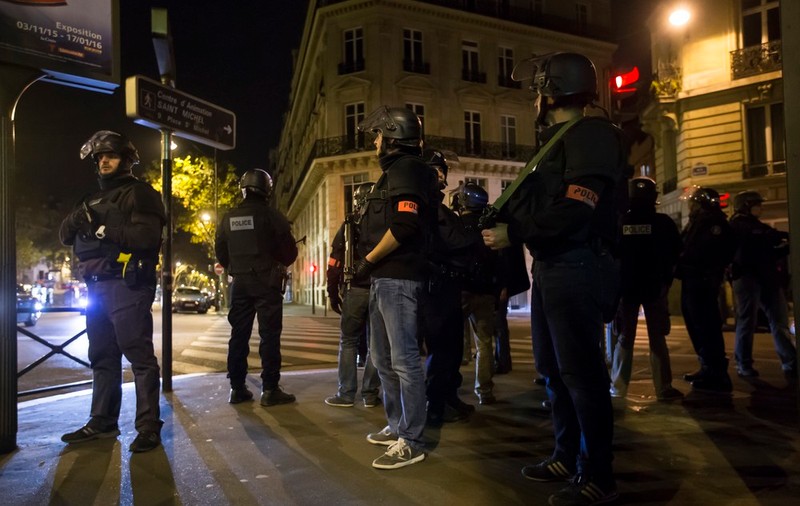 ATENTATE Paris. Poliţia franceză caută un nou suspect
