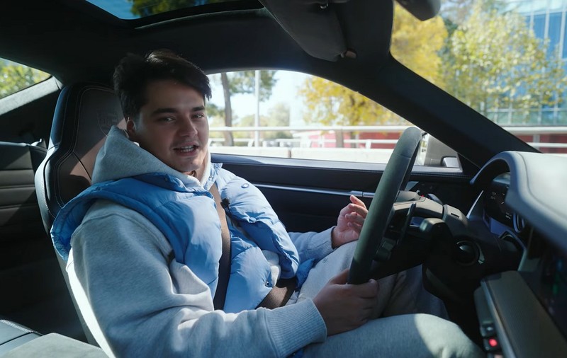 Selly, prins conducând cu 236 km/h, pe A1. Vloggerul a rămas fără permis și a primit o amendă de 3.300 de lei