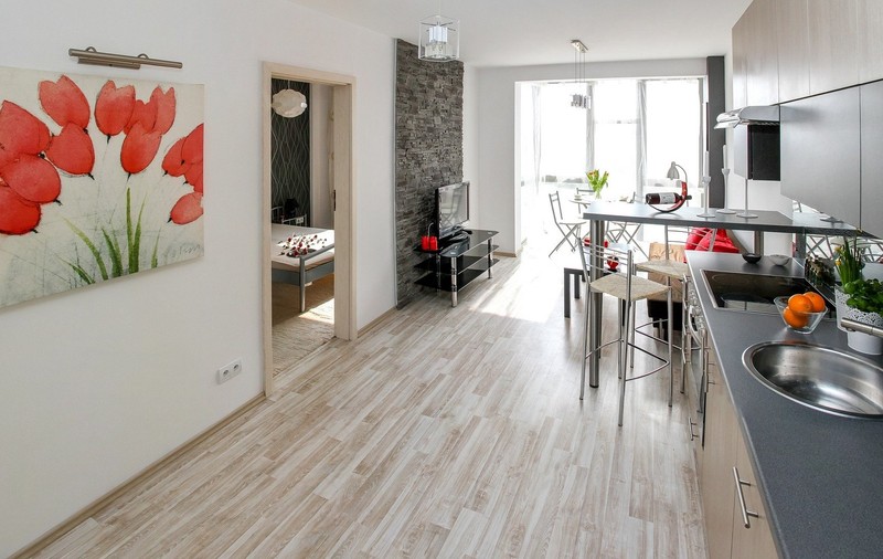 Apartament în bloc nou sau casă pe pământ? Avantaje, dezavantaje și lucruri la care să fii atent (PUBLICITATE)