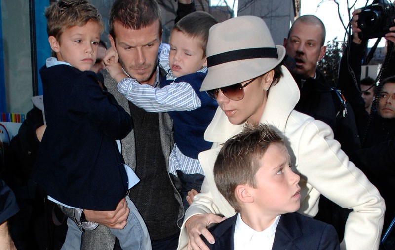 Beckham face temele cu copiii pe Skype