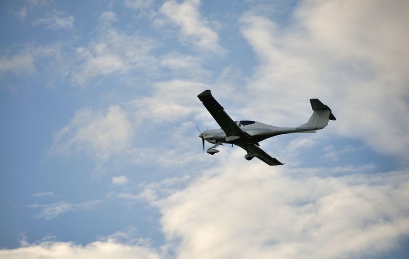 Un avion de mici dimensiuni s-a prăbușit la Hurjuieni, în Suceava. Sunt două victime, iar una dintre ele e fratele unui fost ministru