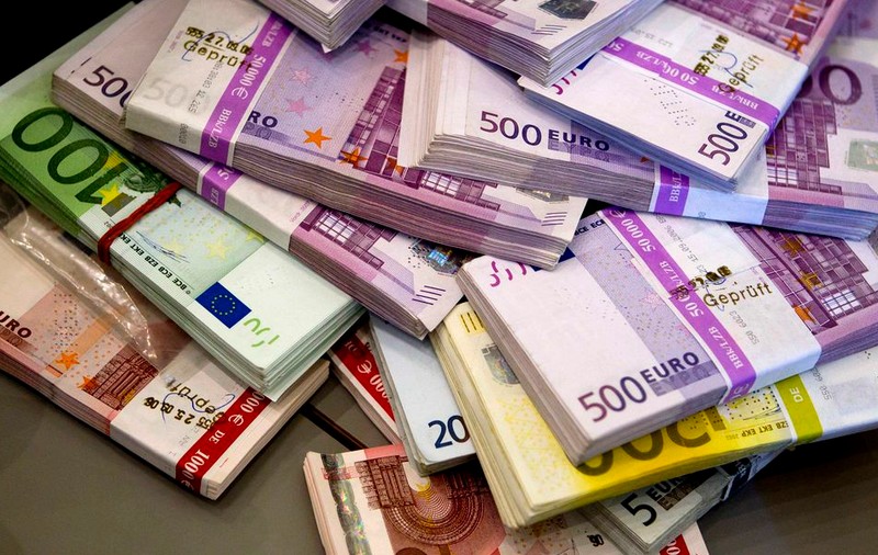 Nevasta turcului care a dat statului român o gaură de 43.000.000 de euro a fost arestată. Instanța a pus și sechestru pe bunurile și pe conturile femeii
