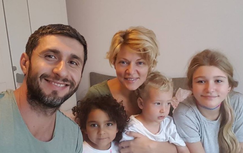 Dragoș Bucur, nevoit să stea departe de familia lui. „Am cedat și am făcut o criză când am aflat”