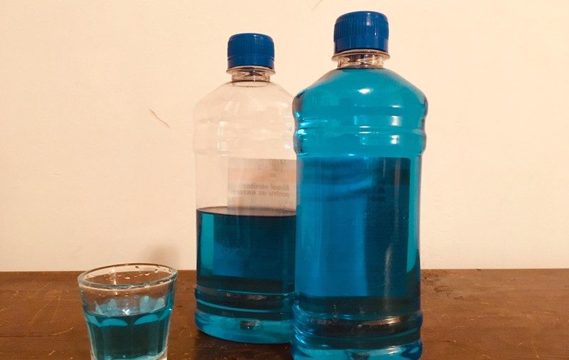 Dosar penal pentru ucidere din culpă în formă agravată pentru firma din București care a vândut alcool metilic în sticle marcate cu „Alcool sanitar”