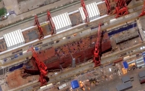 nava mama pentru drone extra-extra-mari submarine foto Vantor