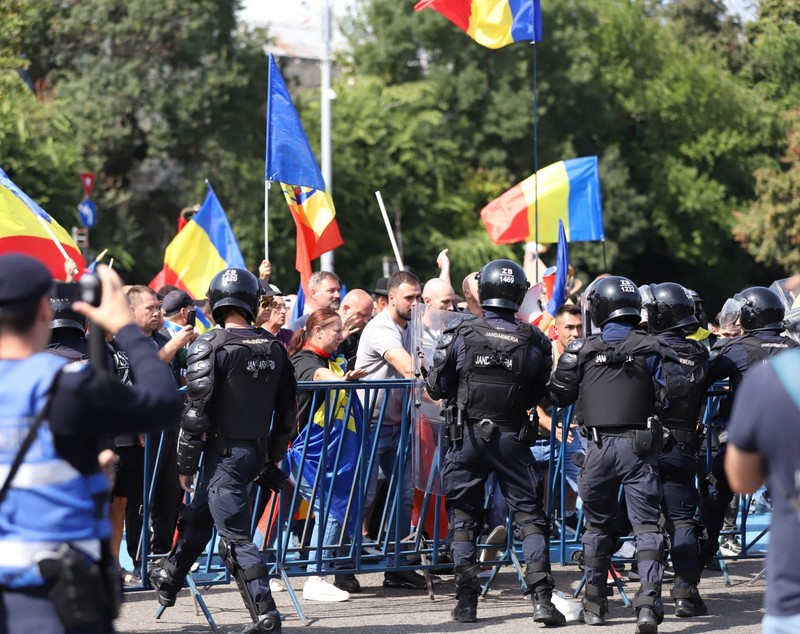 Violențe la protestul fermierilor din Piața Victoriei