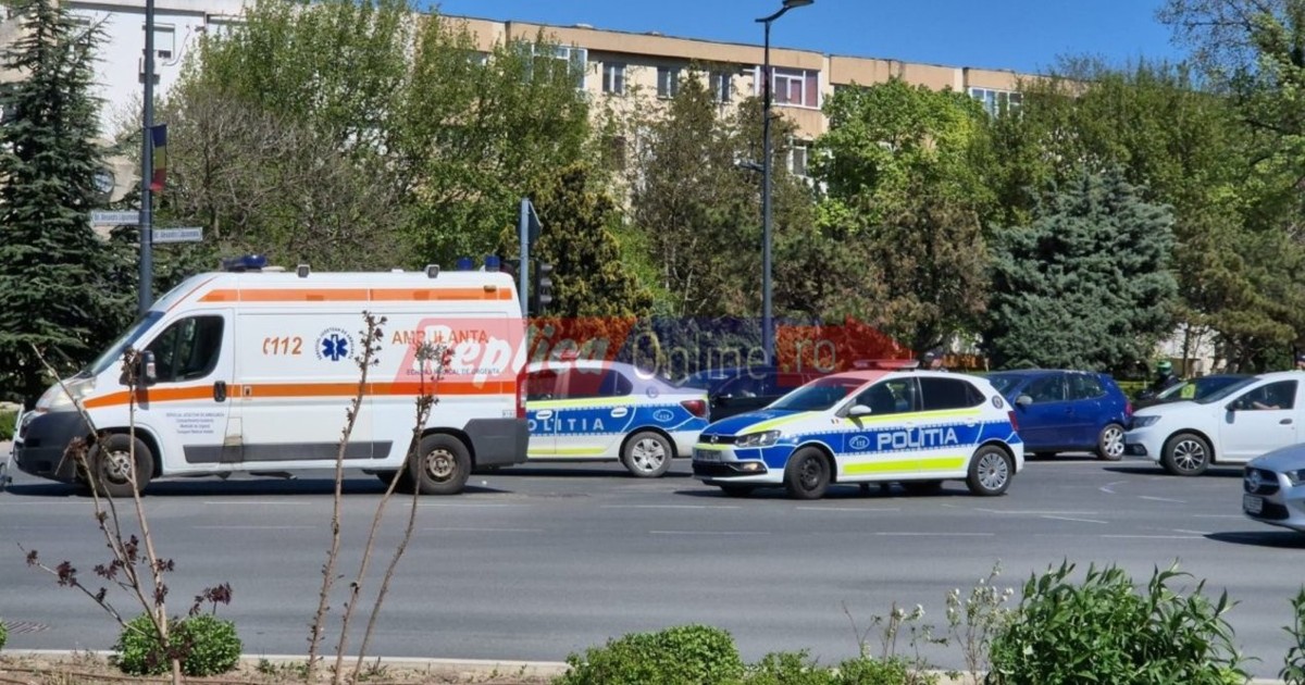 O femeie s-a aruncat din ambulanță, la Constanța, în timp ce era dusă la spital. Foto: Replica Online
