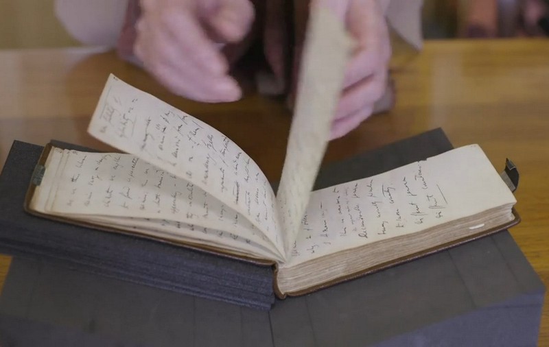 Caiete rare care i-au aparținut lui Charles Darwin, returnate de un anonim către Universitatea Cambridge. Mesajul misterios care însoțea coletul