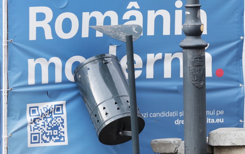 Și noi cu cine votăm?