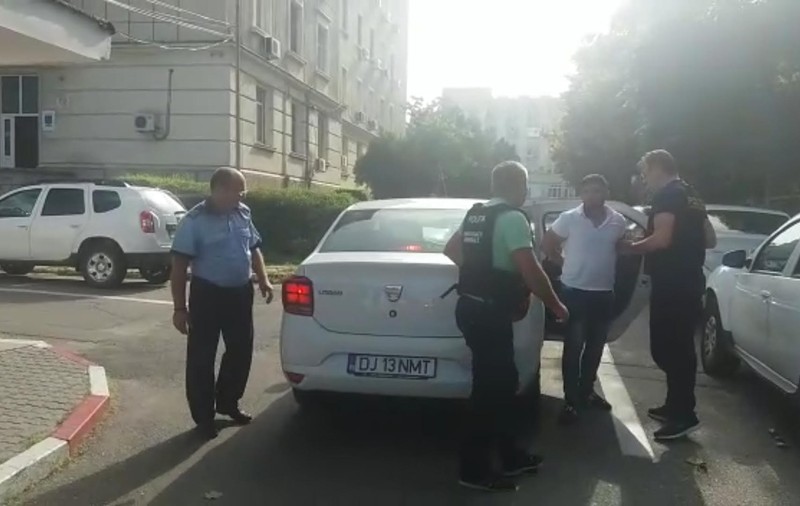 Bărbatul care a tras mai multe focuri de armă asupra unui craiovean, reținut în Vama Nădlac