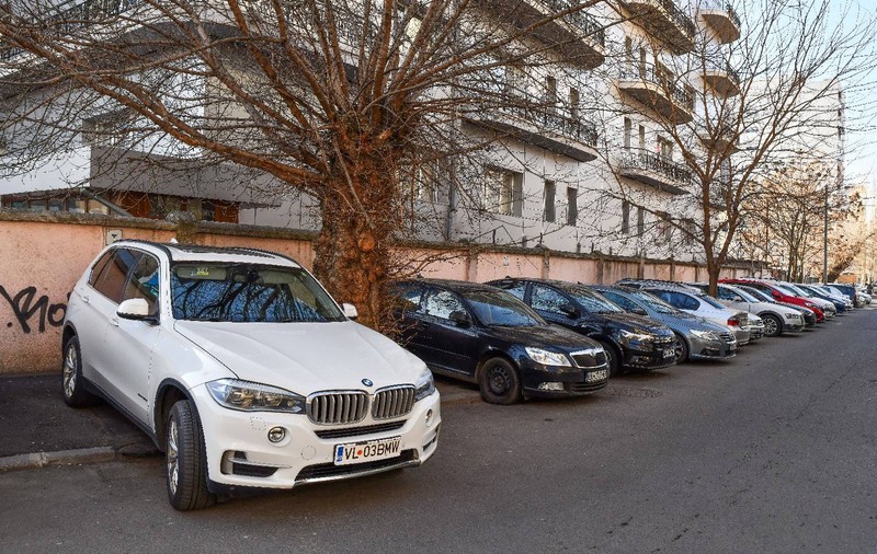Trotuarele vor fi eliberate de mașinile parcate, într-o zonă importantă din București. Ciprian Ciucu: „Nu stau la discuții”