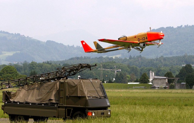 Trei români, arestaţi în Elveţia cu ajutorul unei drone