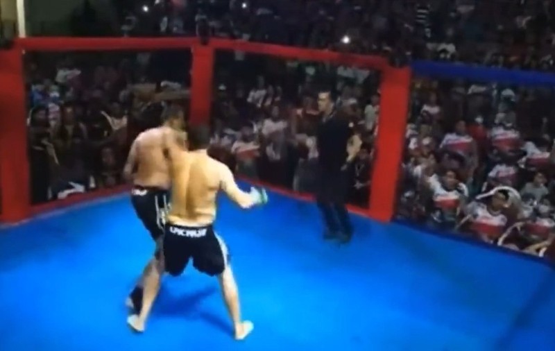 Un primar din Brazilia și-a provocat adversarul politic la o luptă în ringul de MMA. Meciul a fost organizat cu susținători în tribune