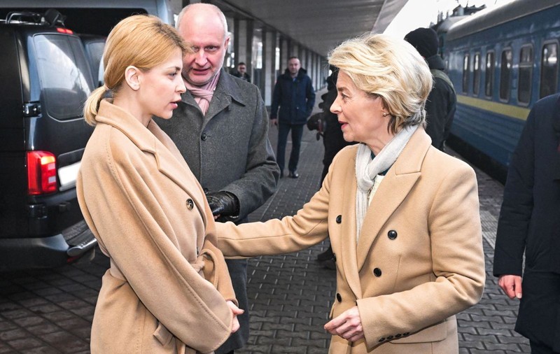 Desant UE în Kievul bombardat: oficialii europeni promit noi ajutoare, dar nu oferă Ucrainei o cale rapidă spre aderare